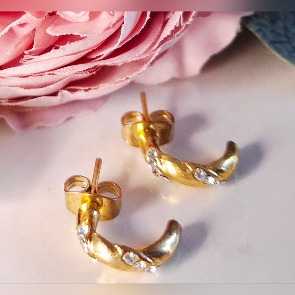 Vintage 80s ✨️💛Sparkly Gold Half Hoop Earrings